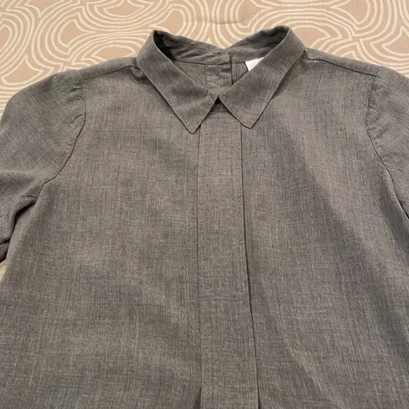 J. Jill blouse, light gray, back buttons, XSP - Picture 4 of 9